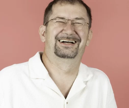 Portrait professionnel d'un membre de l'équipe Regie.lu réalisé par l'agence Wait: pour le manifesto de marque