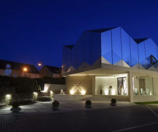 Slider_848311829-eurobank-18-03-26-26