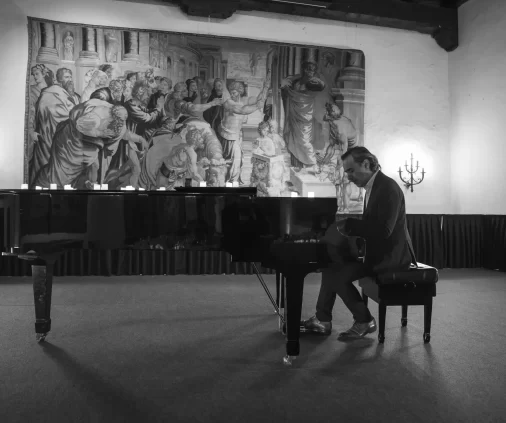 Slider_848318140-eurobank-19-03-26-11