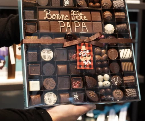 Sélection de posts réseaux sociaux conçus par l'agence Wait: pour la campagne de communication du Cloche d'Or Shopping Center