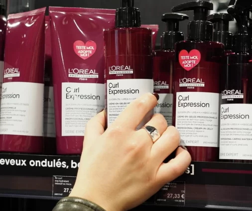 Sélection de posts réseaux sociaux conçus par l'agence Wait: pour la campagne de communication du Cloche d'Or Shopping Center