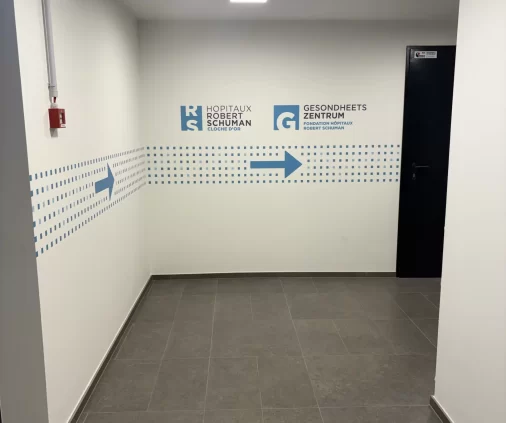 slider_signaletique_parking-couloir_clochedOrHRS